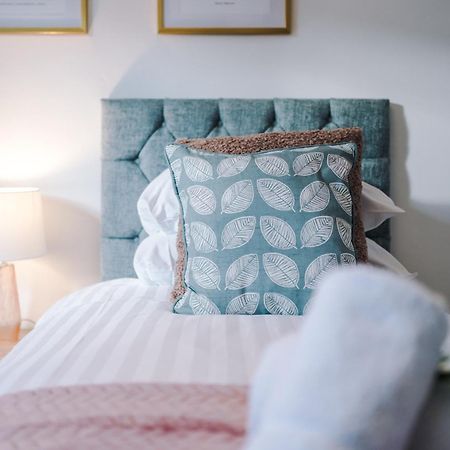 New! Spacious 2-Bed Home In Chester City-Centre By 53 Degrees Property, Ideal For Couples & Small Groups, Great Location - Sleeps 5 Luaran gambar