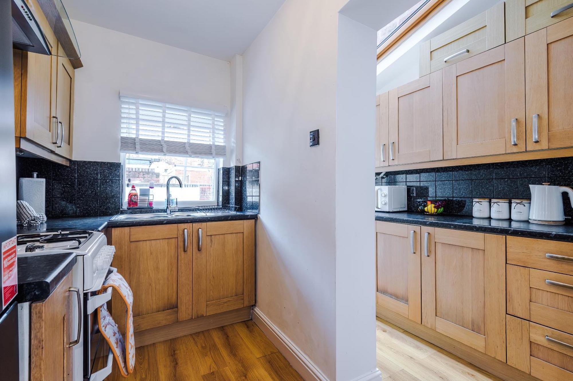 New! Spacious 2-Bed Home In Chester City-Centre By 53 Degrees Property, Ideal For Couples & Small Groups, Great Location - Sleeps 5 Luaran gambar