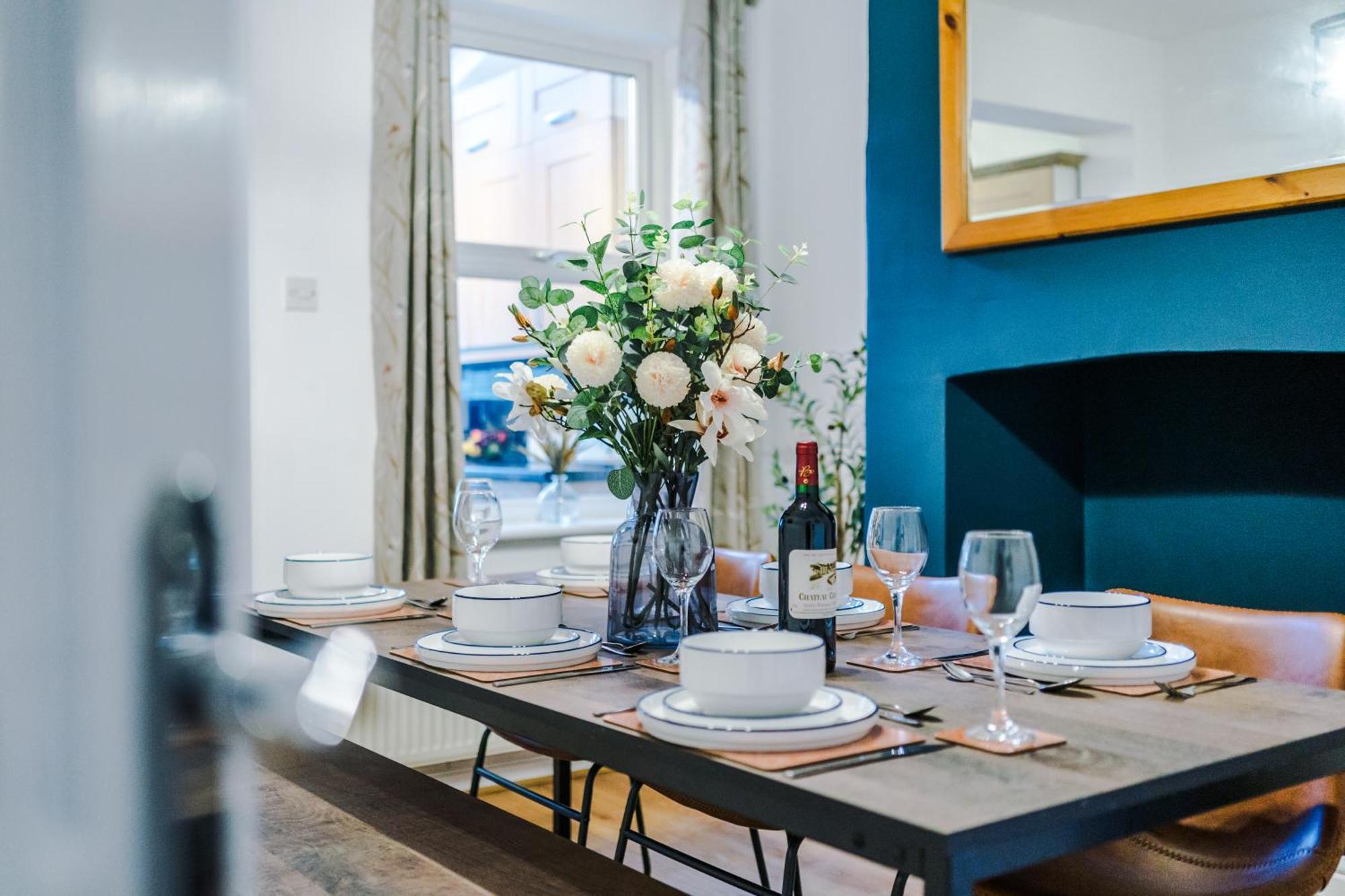 New! Spacious 2-Bed Home In Chester City-Centre By 53 Degrees Property, Ideal For Couples & Small Groups, Great Location - Sleeps 5 Luaran gambar