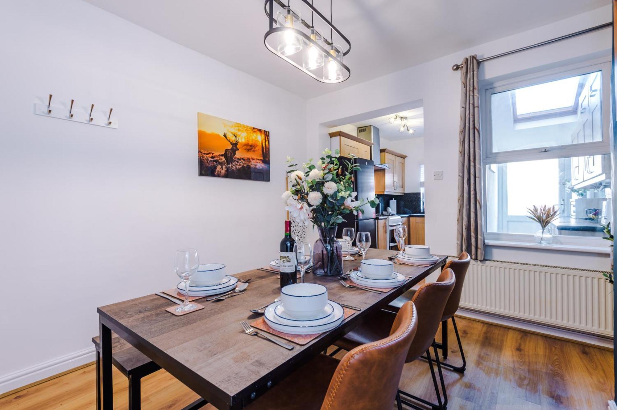New! Spacious 2-Bed Home In Chester City-Centre By 53 Degrees Property, Ideal For Couples & Small Groups, Great Location - Sleeps 5 Luaran gambar